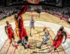 德布劳内在TL比赛中爆冷，战术调整引发热议！观众掌声雷动